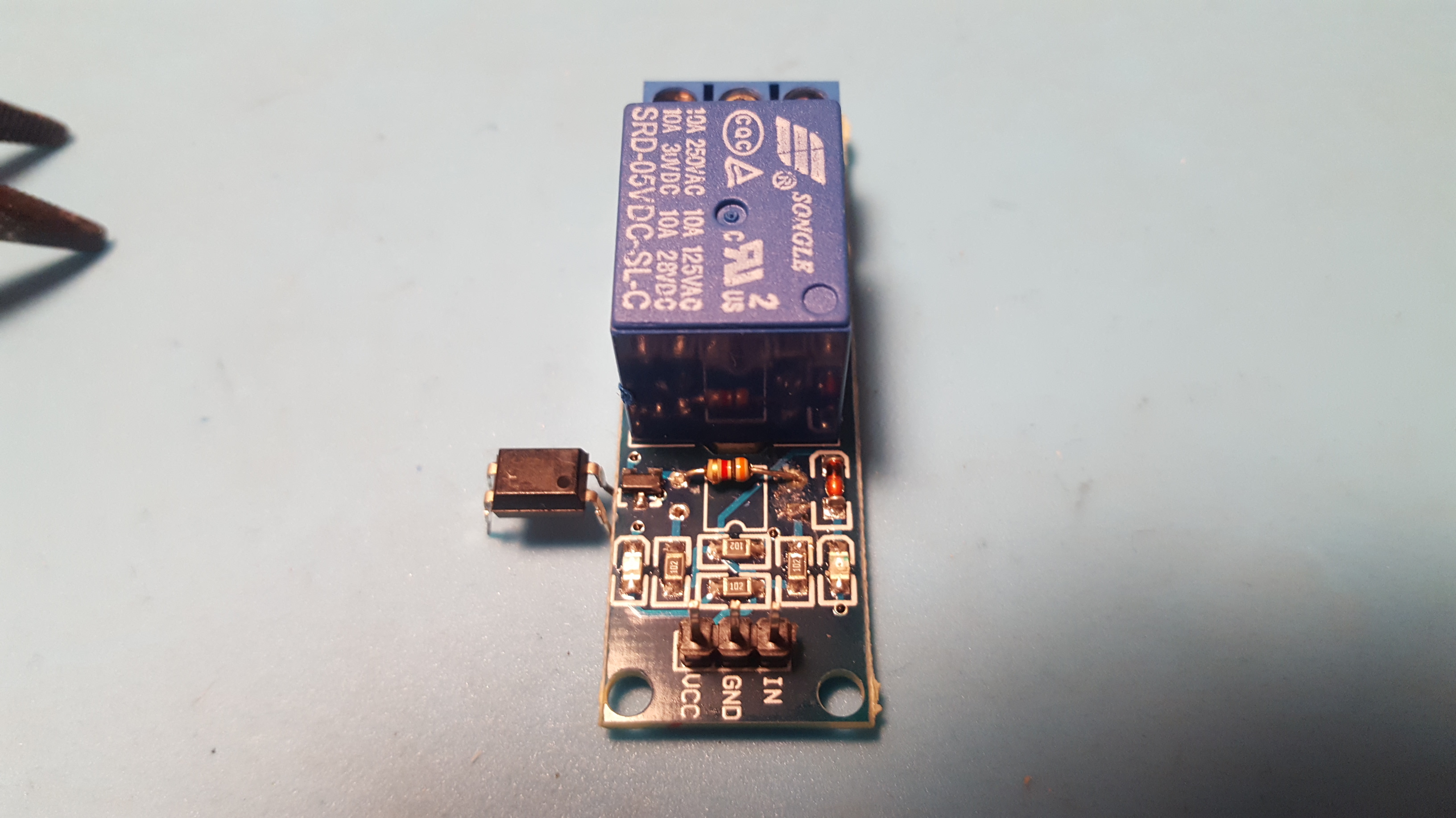 Relay module with optocoupler replaced by resistor